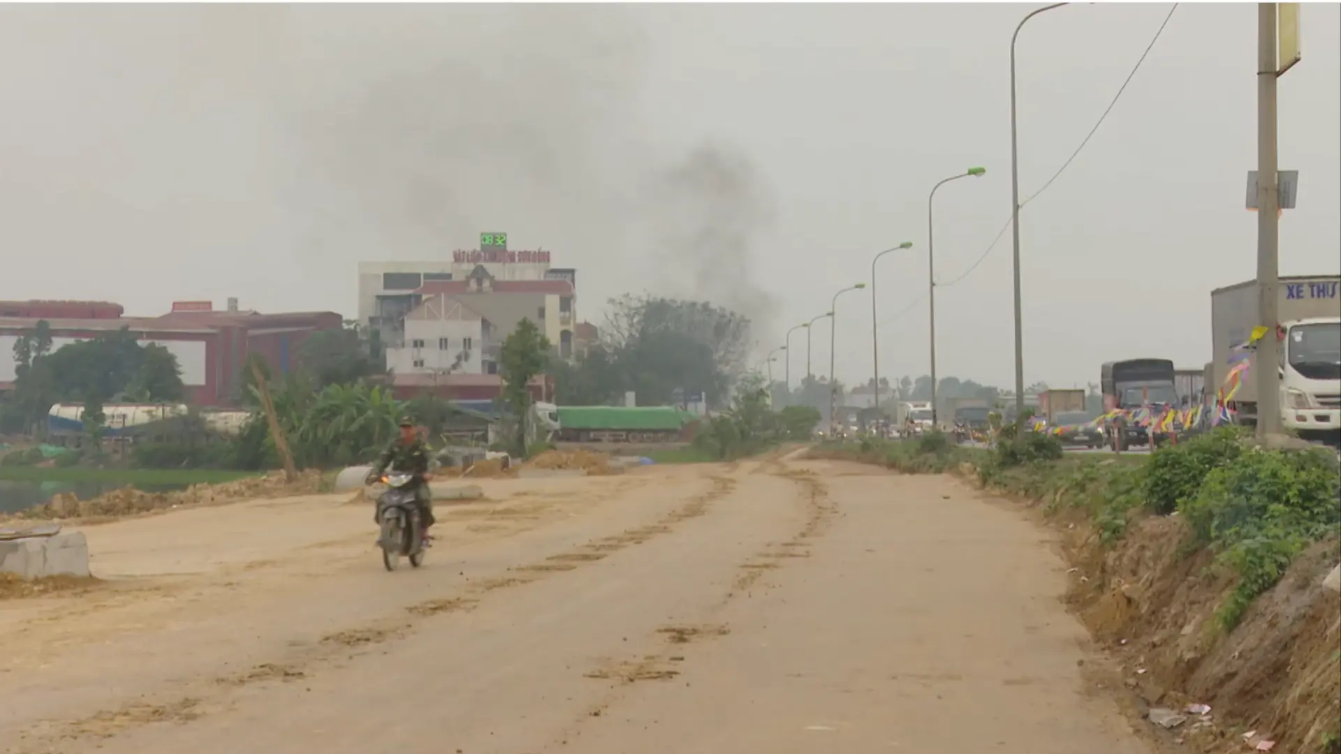 Nhiều tuyến đường ô nhiễm, mất an toàn giao thông